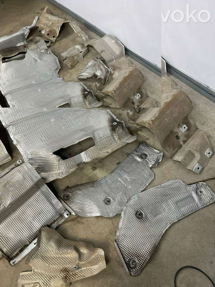 Audi Q5 (2008 - 2012)  8r0804161 Теплоизоляция