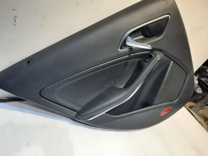 Mercedes-Benz CLA C117,X117,W117 (2013 - 2019) A1177301500 Обшивка задней двери — фото 4