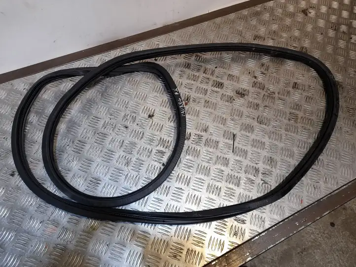 Volkswagen Touareg II (2010 - 2018) 7P0867365B Уплотнитель передней двери (кузов) — фото 3