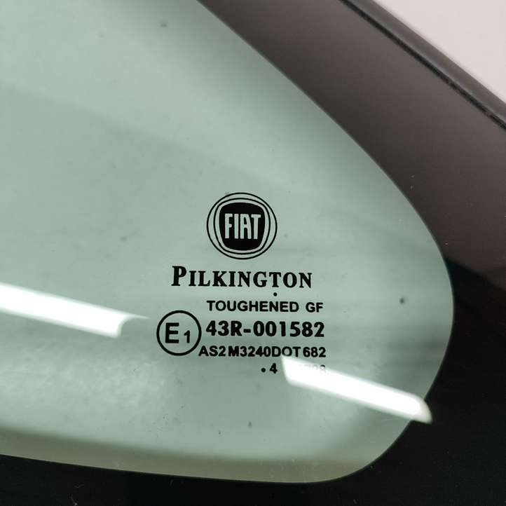 Fiat 500L (2013 - )  51957746 Маленькое стекло 