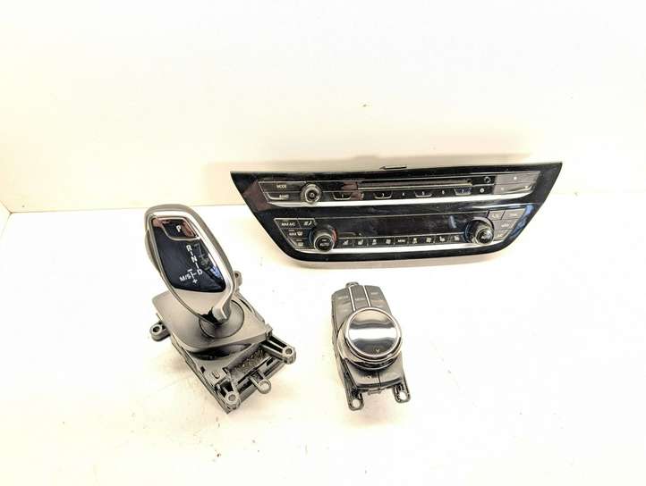 BMW 5 G30 G31 (2016 - )  6844225 Рычаг переключения передач