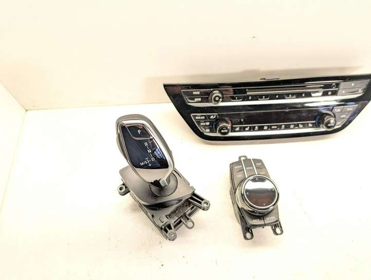 BMW 5 G30 G31 (2016 - )  6844225 Рычаг переключения передач