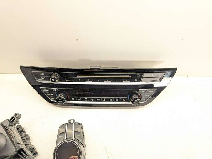 BMW 5 G30 G31 (2016 - )  6844225 Рычаг переключения передач
