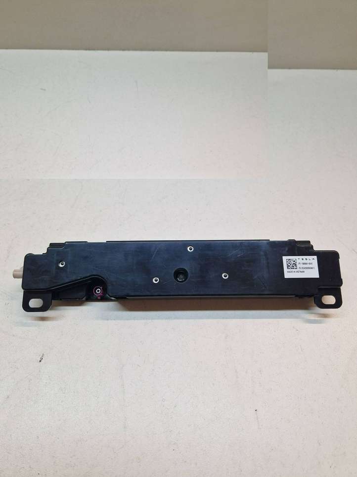 Tesla Model Y (2019 - 2024)  158560100E Антенна Bluetooth