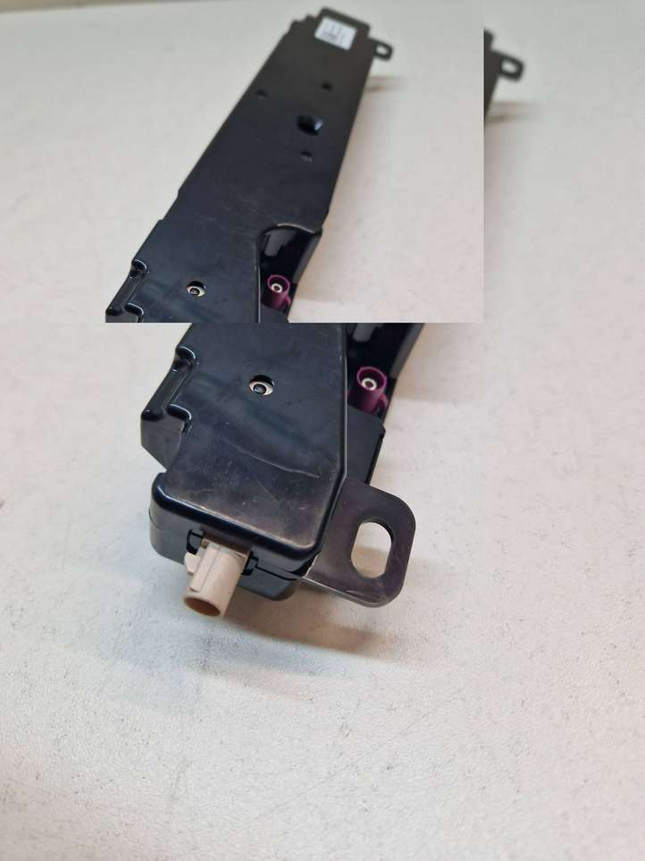 Tesla Model Y (2019 - 2024)  158560100E Антенна Bluetooth