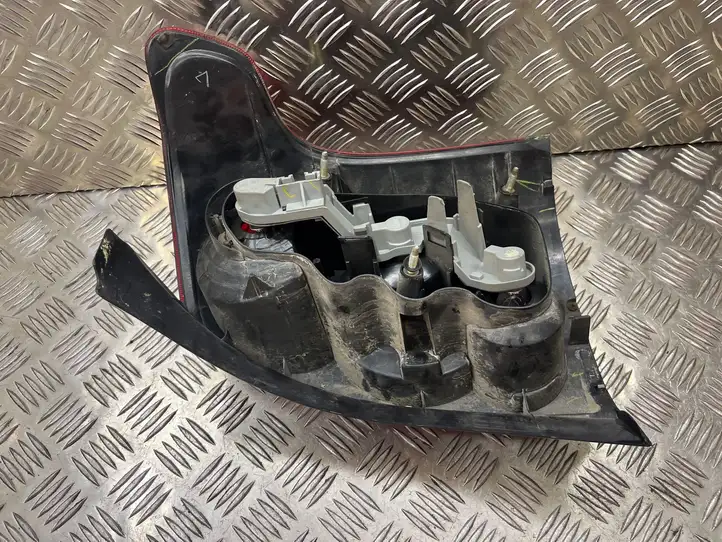 Toyota Avensis T250 (2003 - 2006) RS1022801 Задний фонарь в кузове — фото 2