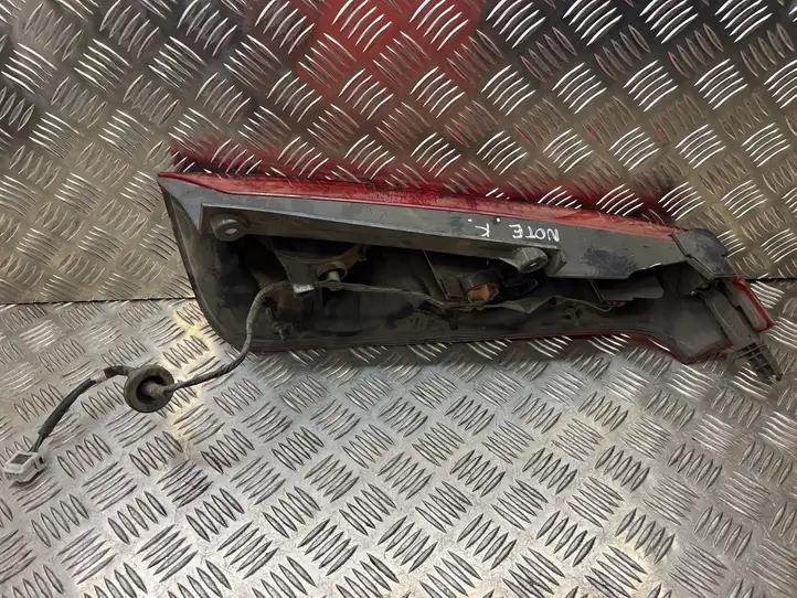 Nissan Note (E11) (2006 - 2014) 22016752 Задний фонарь в кузове — фото 2