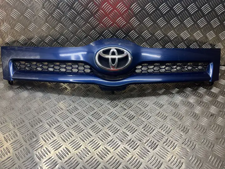Toyota Corolla Verso E121 (2004 - 2007) 531110F020 Передняя решетка — фото 1