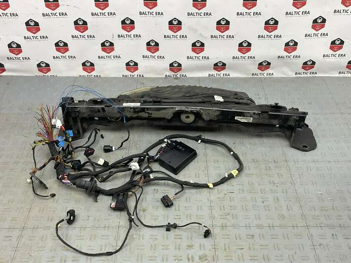 BMW 5 G30 G31 (2016 - )  6888018 Комплект крюка