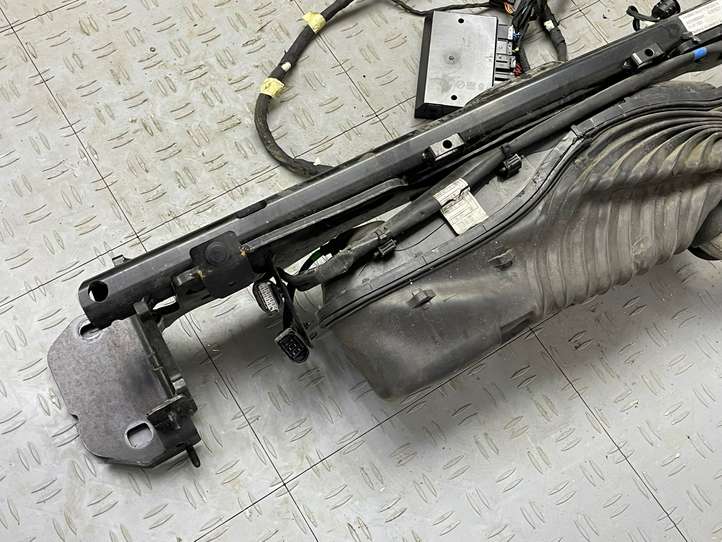 BMW 5 G30 G31 (2016 - )  6888018 Комплект крюка