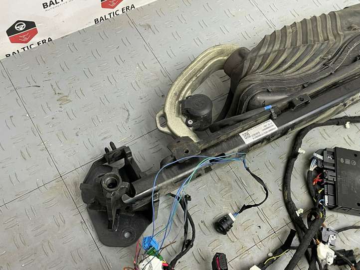 BMW 5 G30 G31 (2016 - )  6888018 Комплект крюка