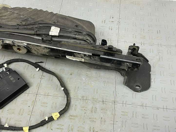 BMW 5 G30 G31 (2016 - )  6888018 Комплект крюка