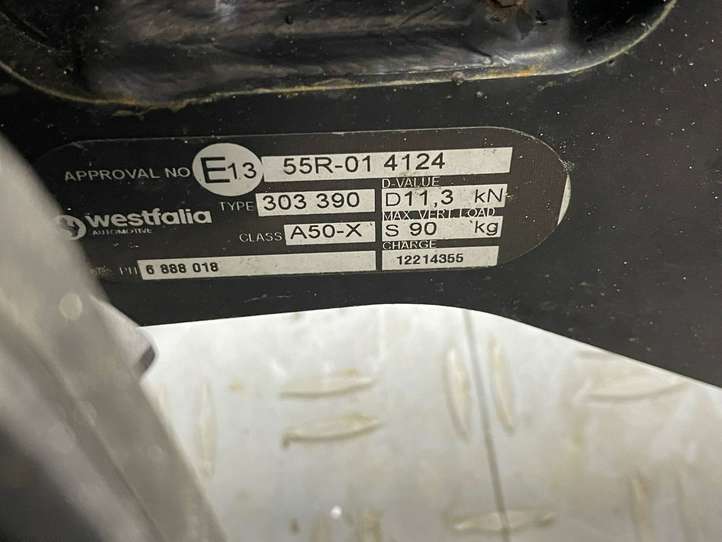 BMW 5 G30 G31 (2016 - )  6888018 Комплект крюка
