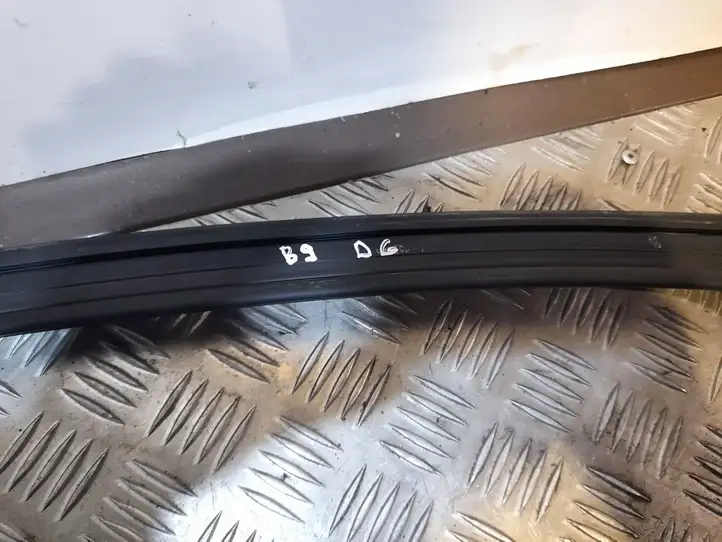 Audi A4 S4 B9 (2015 - 2019) 8W5839440 Накладка стекла задней двери — фото 2