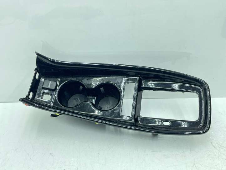 Toyota Prius Prime (2017 - )  5882147130 Держатель чашки