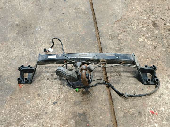 Volkswagen Touareg II (2010 - 2018)  7P6803881A Комплект крюка