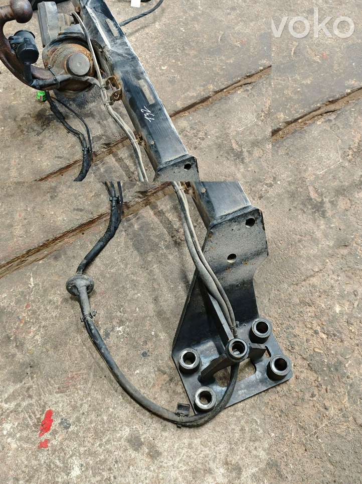 Volkswagen Touareg II (2010 - 2018)  7P6803881A Комплект крюка