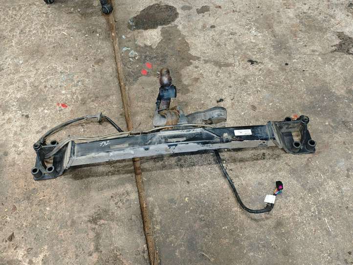 Volkswagen Touareg II (2010 - 2018)  7P6803881A Комплект крюка