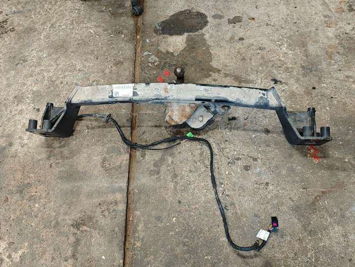 Volkswagen Touareg II (2010 - 2018)  7P6803881A Комплект крюка