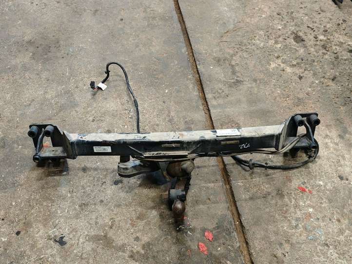 Volkswagen Touareg II (2010 - 2018)  7P6803881A Комплект крюка