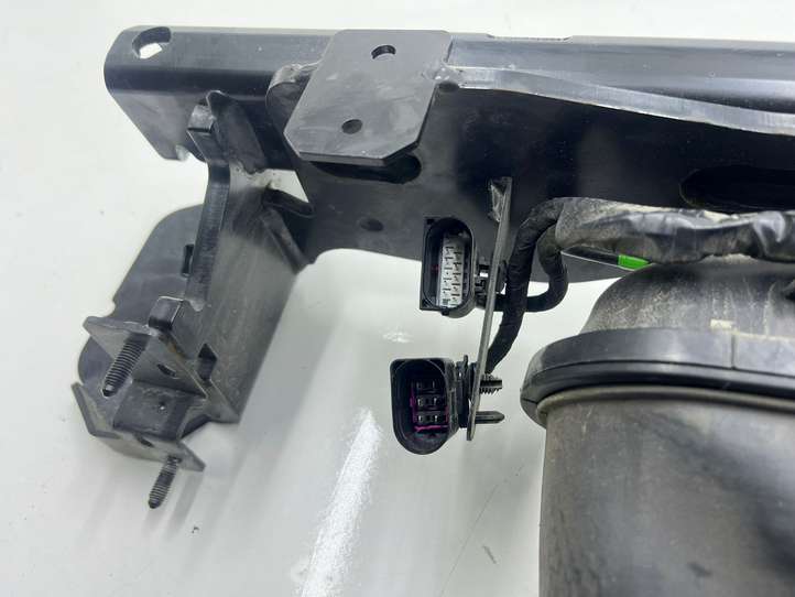 BMW 5 G30 G31 (2016 - )  6888018 Комплект крюка