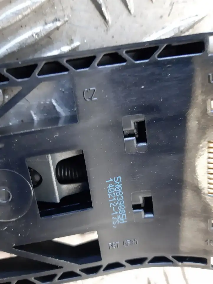 Volkswagen Tiguan (2011 - 2016) 5N0839885H Наружная ручка задней двери — фото 3