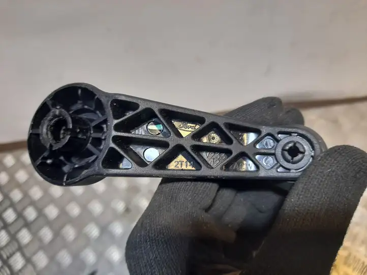 Ford Fiesta (2013 - 2017) V23342 Ручка стеклоподъемника — фото 2