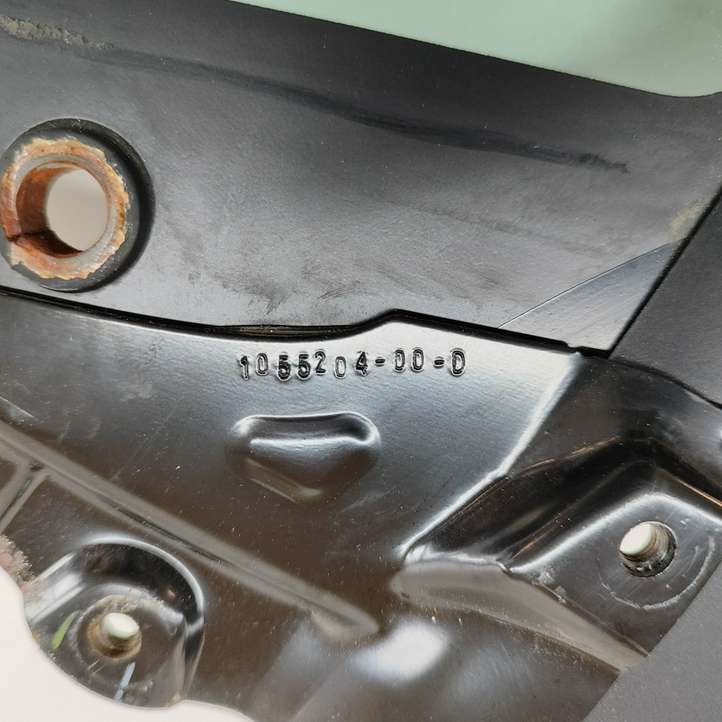 Tesla Model X (2015 - 2021)  105520400D Маленькое стекло 