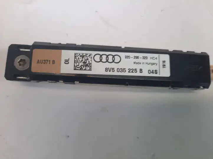 Audi A3/S3 8V (2012 - 2016) 8V5035225B Усилитель антенны — фото 3