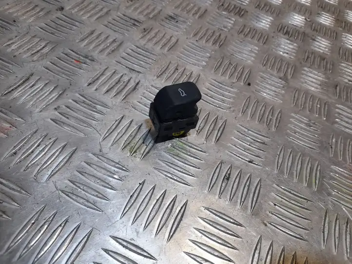 Audi A3/S3 8V (2012 - 2016) 8V0959831 Кнопка закрытия багажника — фото 1