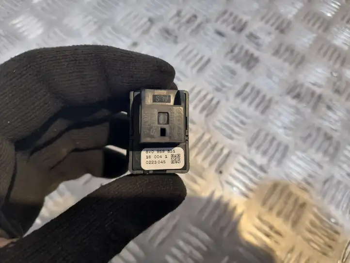 Audi A3/S3 8V (2012 - 2016) 8V0959831 Кнопка закрытия багажника — фото 2