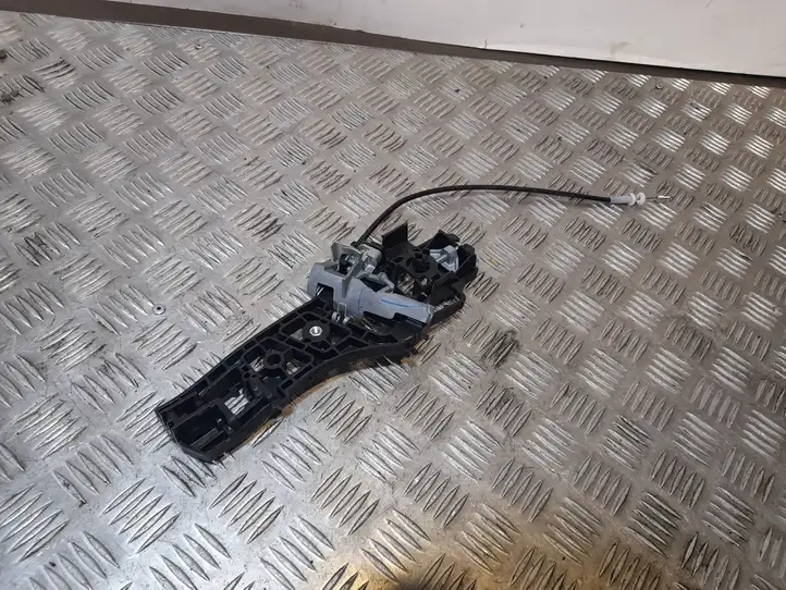 Ford Fiesta (2013 - 2017) 4742414007 Крепление наружной ручки передней двери — фото 2