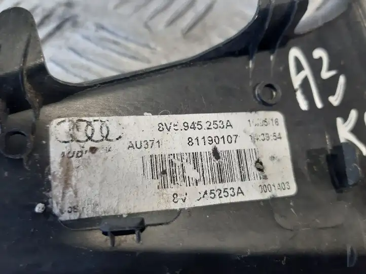 Audi A3/S3 8V (2012 - 2016) 8V5945253A Деталь заднего фонаря — фото 3