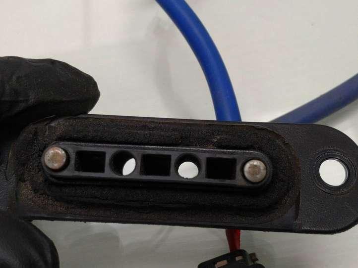 Hyundai Starex (2004 - 2007)  935954H300 Датчик открытия раздвижной двери (на крыле)