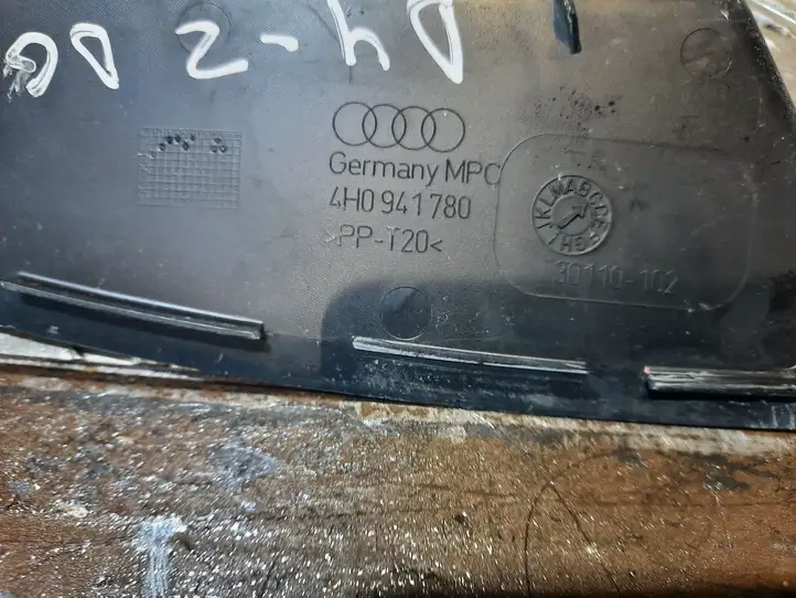 Audi A8 S8 D4 4H (2010 - 2014) 4H0941780 Отделка (ленточка) заднего фонаря — фото 3