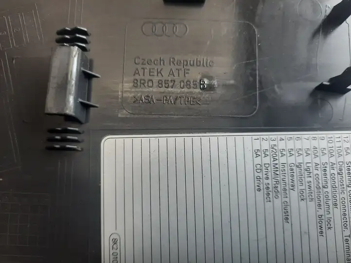 Audi Q5 SQ5 (2008 - 2012) 8R0857085B Боковая отделка панели приборов — фото 3
