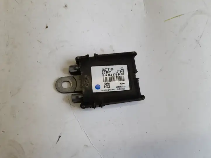 Mercedes-Benz GL X164 (2006 - 2012) A1648702489 Усилитель антенны — фото 3