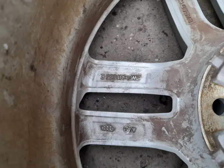 Audi A4 S4 B9 (2015 - 2019) 8W0601025E Легкосплавный колесный диск R17 — фото 3