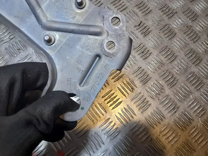 Mercedes-Benz CLA C117,X117,W117 (2013 - 2019) A2702200141 Кронштейн двигателя — фото 2