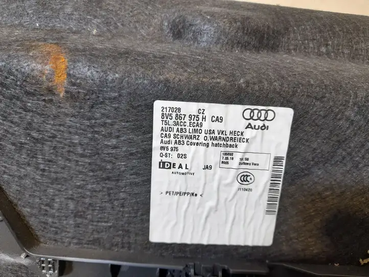 Audi A3/S3 8V (2016 - 2020) 8V5867975H Комплект обшивки крышки багажника — фото 4