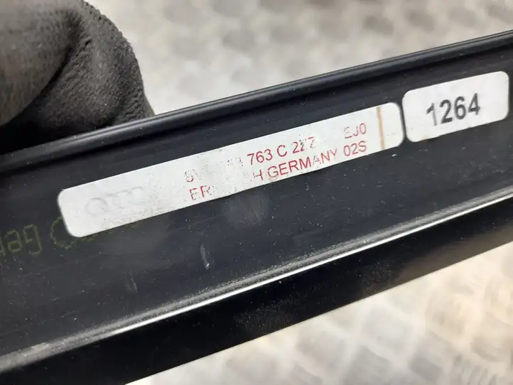 Audi A3/S3 8V (2012 - 2016) 8V5853763C Накладка стекла задней двери — фото 2