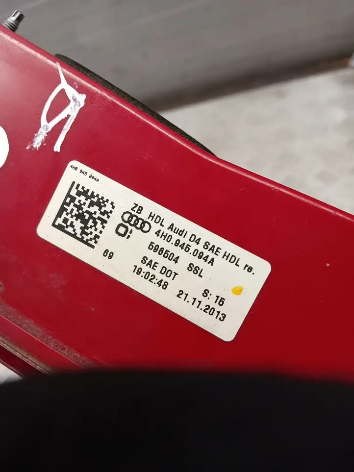 Audi A8 S8 D4 4H (2010 - 2014) 4H0945094A Задний фонарь в кузове — фото 2