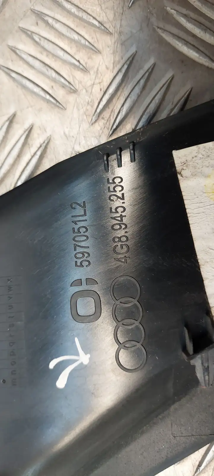 Audi A7 S7 4G (2010 - 2014) 4G8945255 Отделка (ленточка) заднего фонаря — фото 2