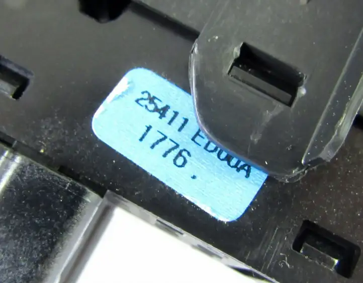 Nissan Note (E11) (2006 - 2014) Кнопка стеклоподъемников — фото 3