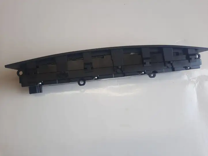 Mercedes-Benz CLA C117,X117,W117 (2013 - 2019) A2469057902 Включатель аварийных фонарей — фото 2