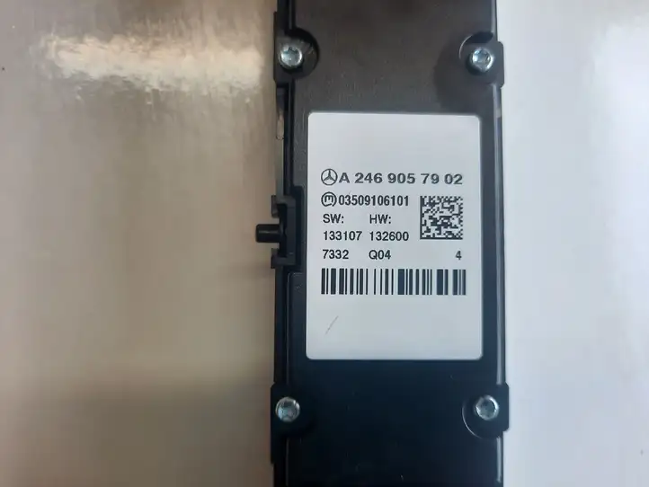Mercedes-Benz CLA C117,X117,W117 (2013 - 2019) A2469057902 Включатель аварийных фонарей — фото 3
