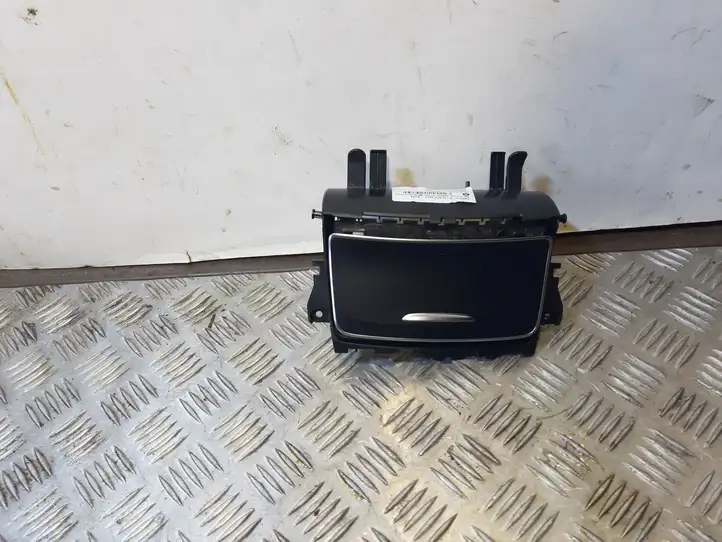 Mercedes-Benz CLA C117,X117,W117 (2013 - 2019) A1178102400 Пепельница — фото 1