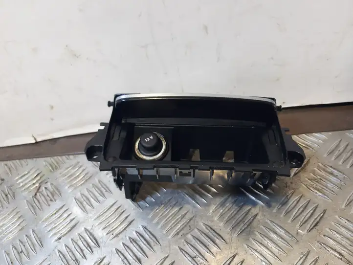 Mercedes-Benz CLA C117,X117,W117 (2013 - 2019) A1178102400 Пепельница — фото 2