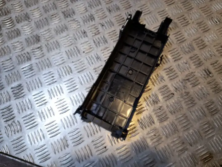 Mercedes-Benz CLA C117,X117,W117 (2013 - 2019) A2465451600 Крышка ящика предохранителей — фото 2