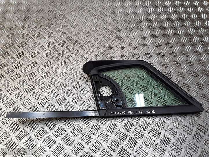 Citroen Berlingo (2018 - )  9818042180 Маленькое стекло 